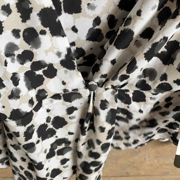 Cabi Snow Leopard blouse S - Picture 4 of 4